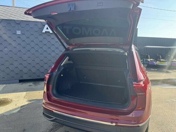 2021 Volkswagen Tiguan II Рестайлинг, красный, 2450000 рублей - вид 21