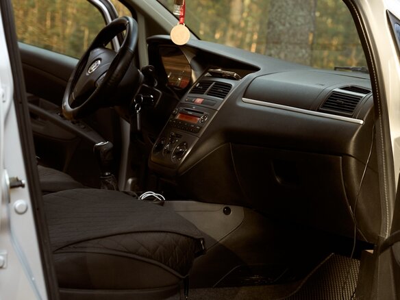 2010 Fiat Linea, серый, 620000 рублей - вид 6