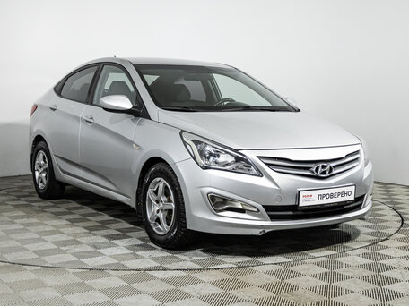 2016 Hyundai Solaris I Рестайлинг, серебристый, 899700 рублей, вид 3