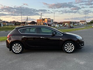 2013 Opel Astra J Рестайлинг, коричневый, 815000 рублей, вид 3