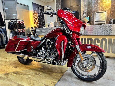 2016 Harley-Davidson CVO Street Glide, пурпурный, 1990000 рублей, вид 2