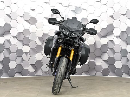 2021 Yamaha MT-09 Tracer (FJ-09), серебристый, 1277000 рублей, вид 5
