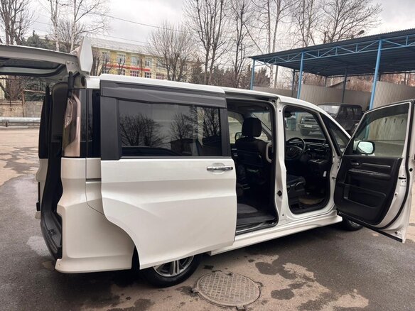 2018 Honda Stepwgn Spada V Рестайлинг, белый, 2450000 рублей - вид 13