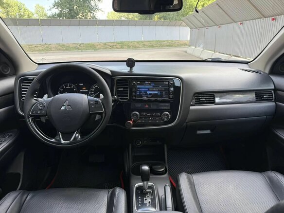 2016 Mitsubishi Outlander III Рестайлинг 2, белый, 2130000 рублей - вид 3
