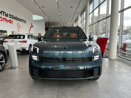 Lynk & Co 900