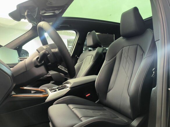 2025 BMW X3 20d xDrive IV (G45/G48), чёрный, 10300000 рублей - вид 9