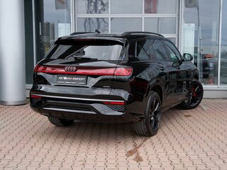2026 Audi Q6 45 TFSI, чёрный, 8199900 рублей, вид 3