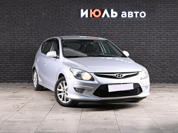 2011 Hyundai i30 I Рестайлинг, серебристый - вид 3