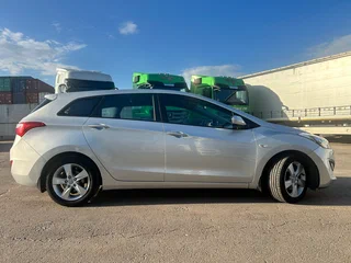 2016 Hyundai i30 II Рестайлинг, серебристый, 1100000 рублей, вид 3