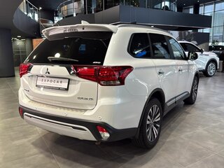 2018 Mitsubishi Outlander III Рестайлинг 3, белый, 2350000 рублей, вид 5
