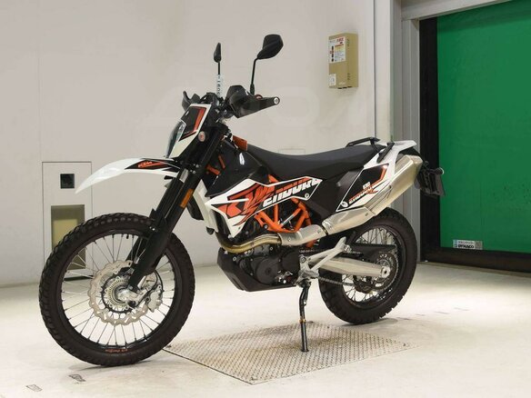 2017 KTM 690 Enduro R, белый, 880000 рублей - вид 1