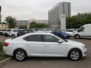 2021 Skoda Superb III Рестайлинг, белый, 2826200 рублей, вид 3
