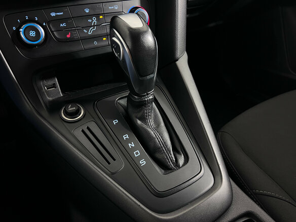 2015 Ford Focus III Рестайлинг, белый, 940000 рублей - вид 12