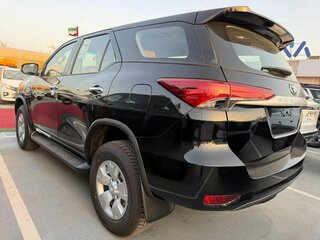 2025 Toyota Fortuner II Рестайлинг, чёрный, 5109000 рублей, вид 4