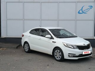 2016 Kia Rio III Рестайлинг, белый, 910000 рублей, вид 3