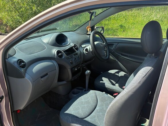 2001 Toyota Vitz I (P10), розовый, 280000 рублей - вид 7