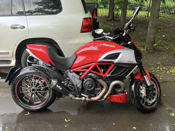 2012 Ducati Diavel, красный, 900000 рублей