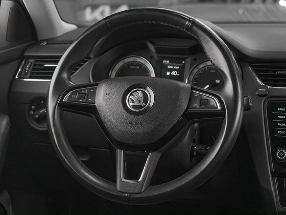 2017 Skoda Octavia III (A7) Рестайлинг, белый, 1399000 рублей - вид 11