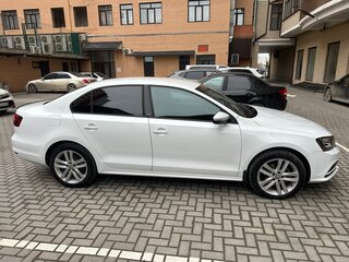 2016 Volkswagen Jetta VI Рестайлинг, белый, 1350000 рублей, вид 3