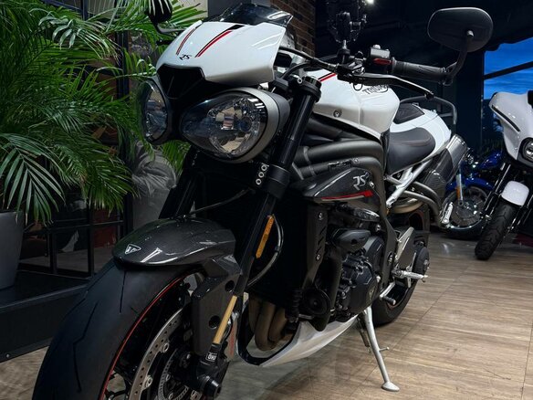 2019 Triumph Speed Triple, белый, 1250000 рублей - вид 1