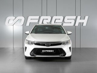 2016 Toyota Camry VII (XV50) Рестайлинг, белый, 2030000 рублей, вид 3