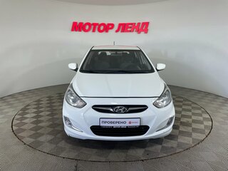 2013 Hyundai Solaris I, белый, 685000 рублей, вид 2
