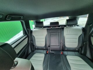 2017 Volkswagen Touareg II Рестайлинг, серебристый, 2590000 рублей, вид 3