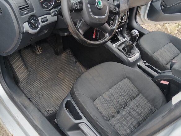 2010 Skoda Octavia II (A5) Рестайлинг, серый, 500000 рублей - вид 15