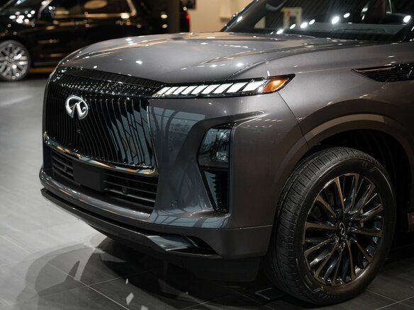 2025 Infiniti QX80 II, серый, 17990000 рублей - вид 8