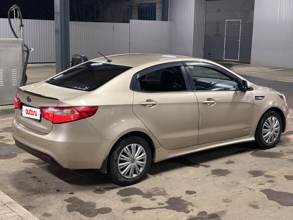 2011 Kia Rio 5-speed III, бежевый, 465000 рублей - вид 2