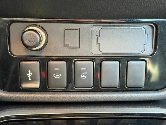 2018 Mitsubishi Outlander III Рестайлинг 3, серебристый, 2159000 рублей - вид 25