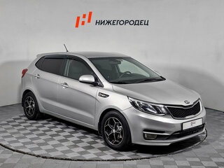 2015 Kia Rio III Рестайлинг, серебристый, 979000 рублей, вид 3