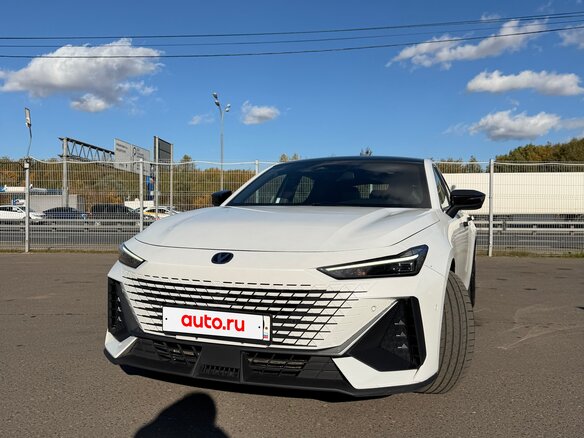 2023 Changan UNI-V I, белый, 2099000 рублей