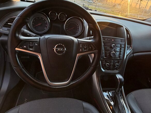 2011 Opel Astra J, чёрный - вид 20