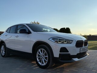 2021 BMW X2 sDrive20i I (F39), белый, 2650000 рублей, вид 2