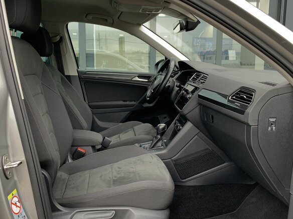 2019 Volkswagen Tiguan II, серебристый, 2359000 рублей - вид 15