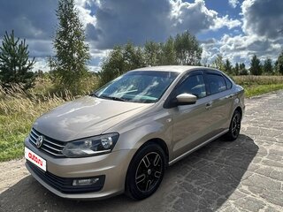 2015 Volkswagen Polo V Рестайлинг, бежевый, 700000 рублей, вид 1