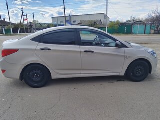2015 Hyundai Solaris I Рестайлинг, бежевый, 760000 рублей, вид 2