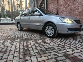 2007 Mitsubishi Lancer IX Рестайлинг, серебристый, 570000 рублей, вид 4