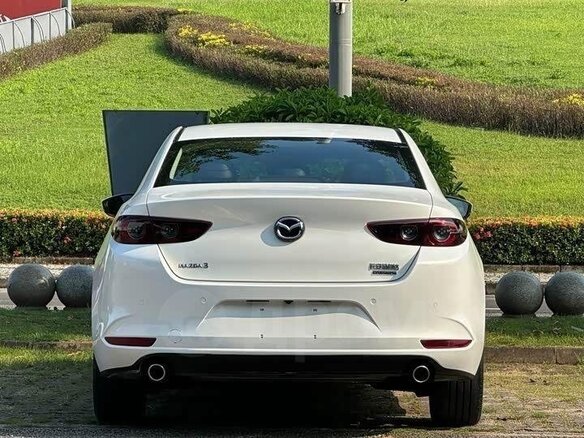 2022 Mazda 3 IV (BP), белый, 1824000 рублей - вид 4