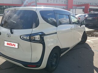 2021 Toyota Sienta II Рестайлинг, белый, 1500000 рублей, вид 4