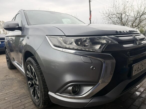 2016 Mitsubishi Outlander PHEV III Рестайлинг 2, серый, 2500000 рублей - вид 14