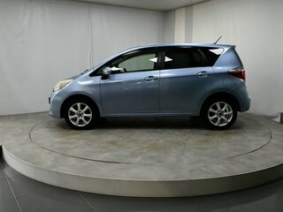 2011 Toyota Ractis II, голубой, 845000 рублей, вид 4