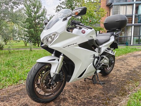 2016 Honda VFR 800, белый, 659000 рублей, вид 5