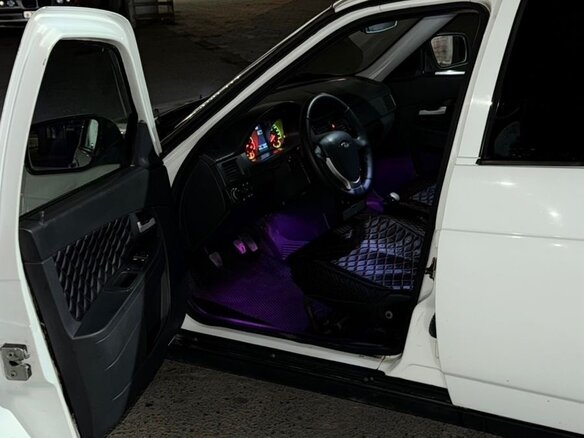 2013 Lada (ВАЗ) Priora I Рестайлинг, белый, 400000 рублей - вид 22