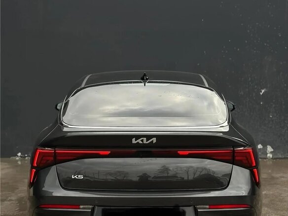 2023 Kia K5 III Рестайлинг, чёрный, 2960000 рублей - вид 9