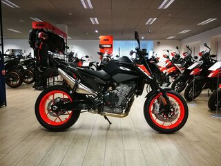 2026 KTM 790 Duke, чёрный, 1150000 рублей, вид 2