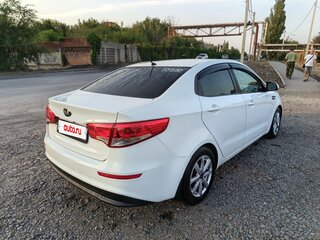 2016 Kia Rio III Рестайлинг, белый, 1080000 рублей, вид 4
