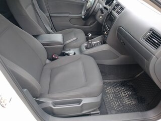 2015 Volkswagen Jetta VI Рестайлинг, белый, 650000 рублей, вид 4