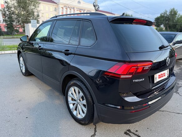 2017 Volkswagen Tiguan II, чёрный, 1900000 рублей - вид 6